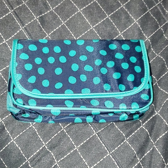 thirty-one Handbags - Thirty one makeup bag